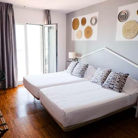 Subur Готель Сіджас