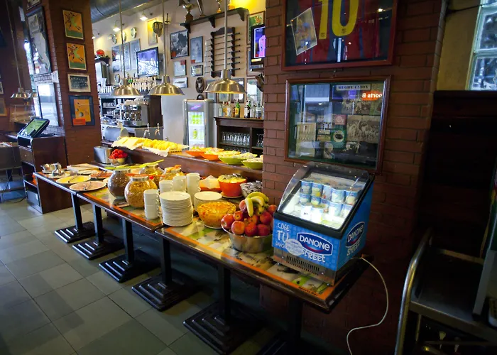 Subur מלון סיטגס