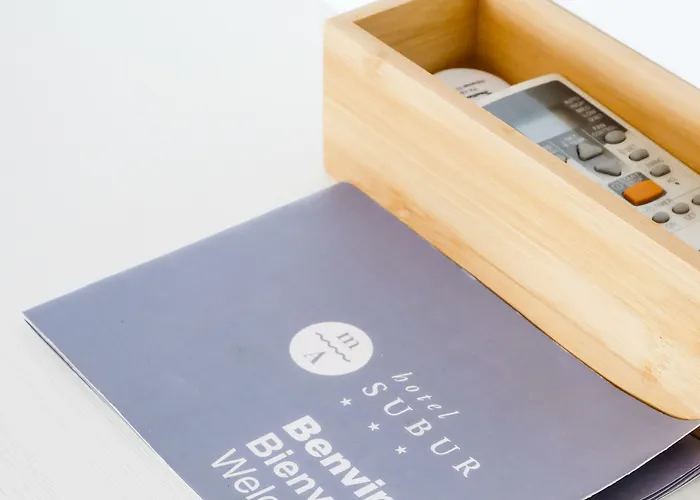 מלון Subur סיטגס